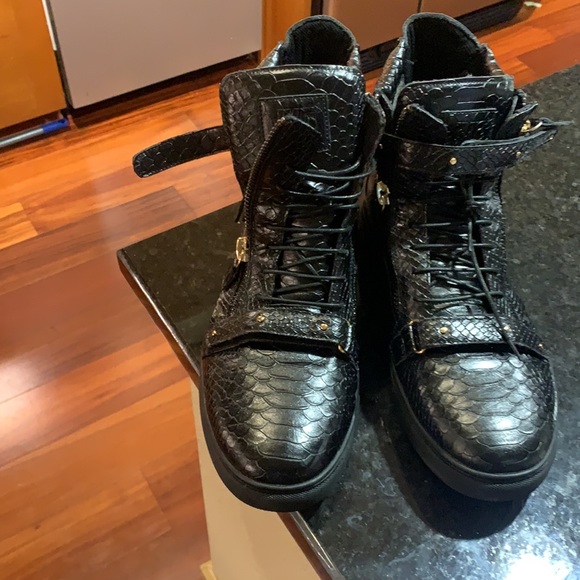 J75 black shoes in perfect condition - Picture 4 of 4